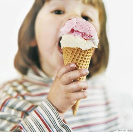 吃瓜人家吃冰淇淋,吃瓜人家尽享冰淇淋清凉时光