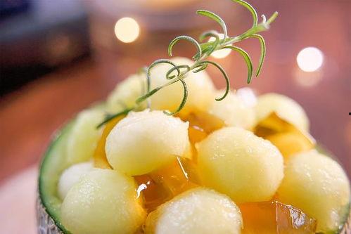 甜品小妹吃瓜,甜品小妹的甜蜜瓜界探险记